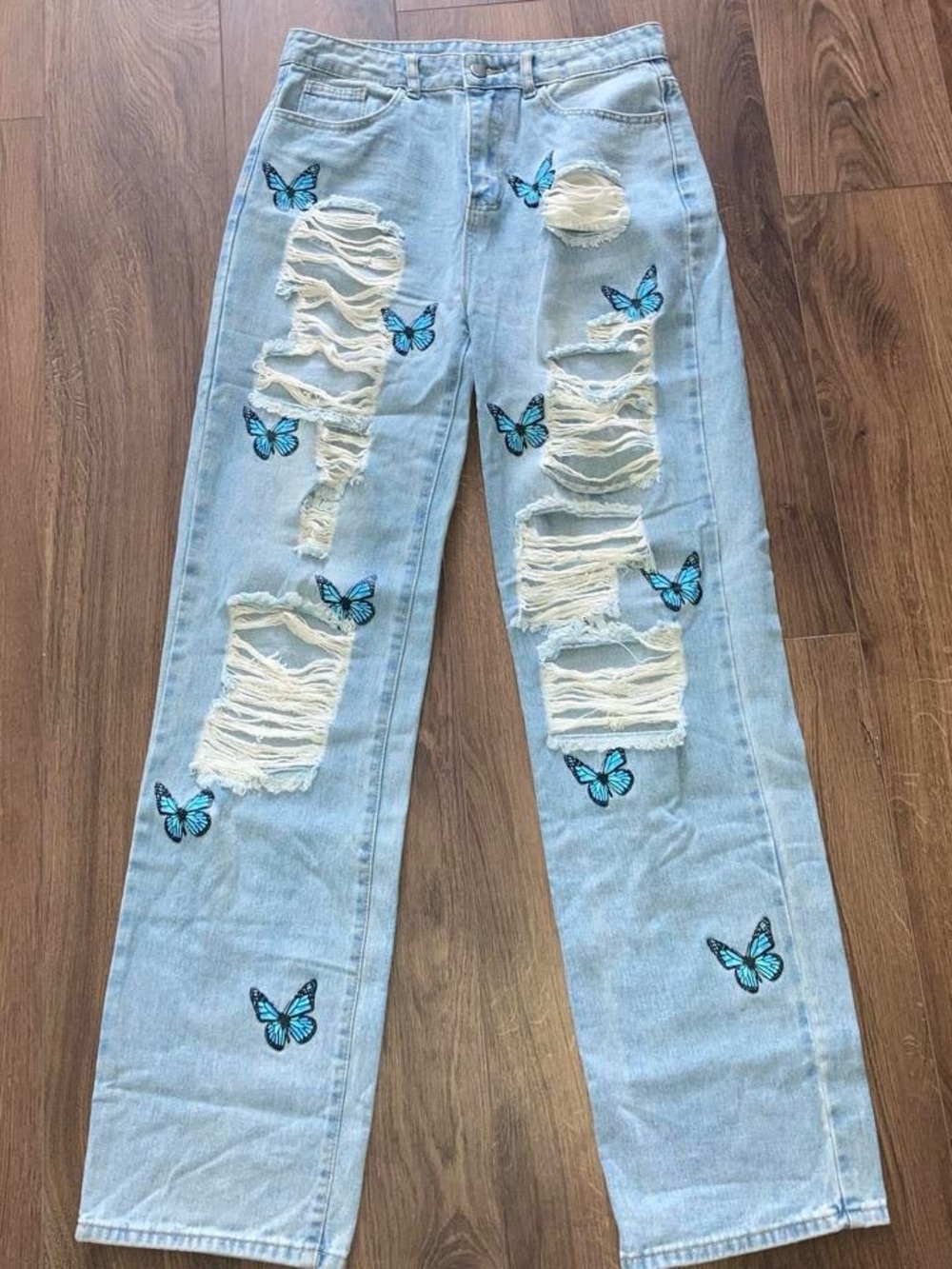 SHEIN Light Blue Straight-Leg Jeans with Blue Butterfly Embroidery